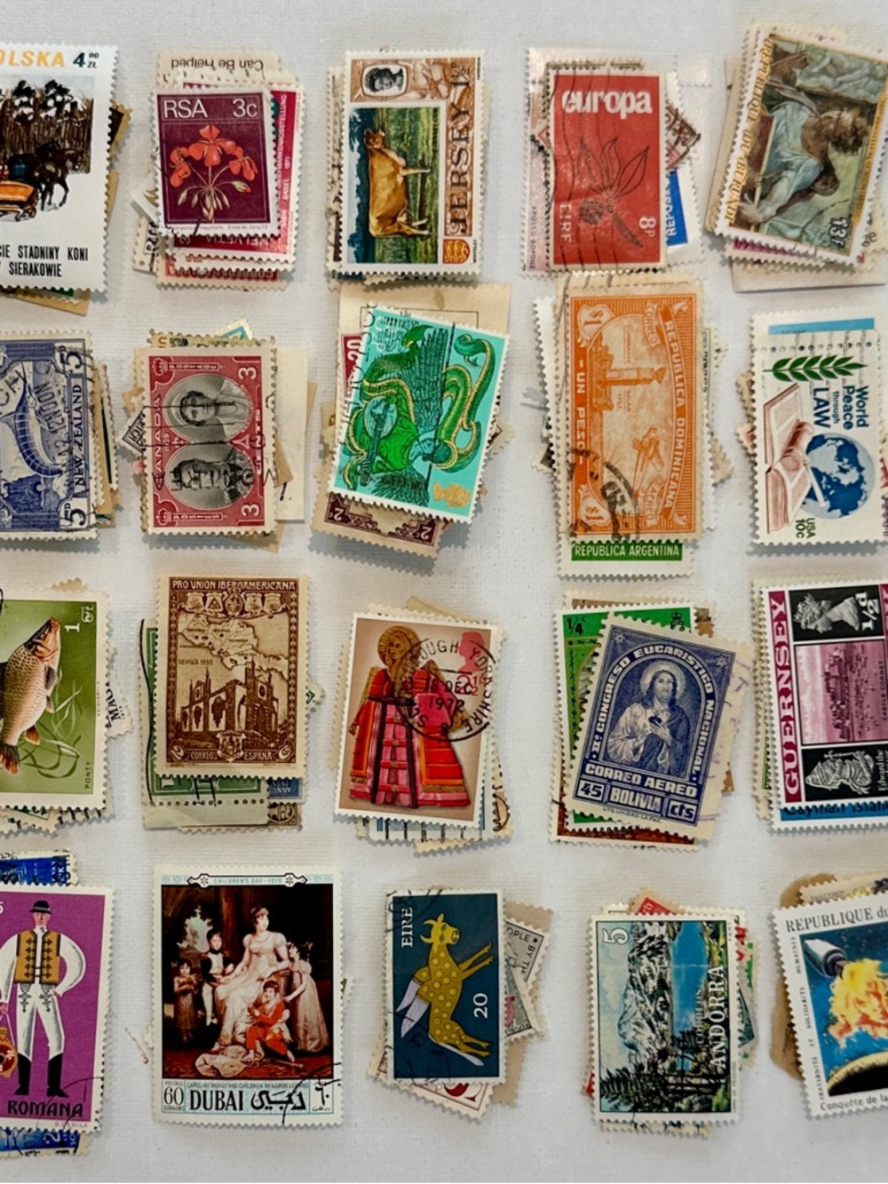 Approximately 750 Vintage International and US Postage Stamps - Weight is 3 0z - Picture 5 of 10